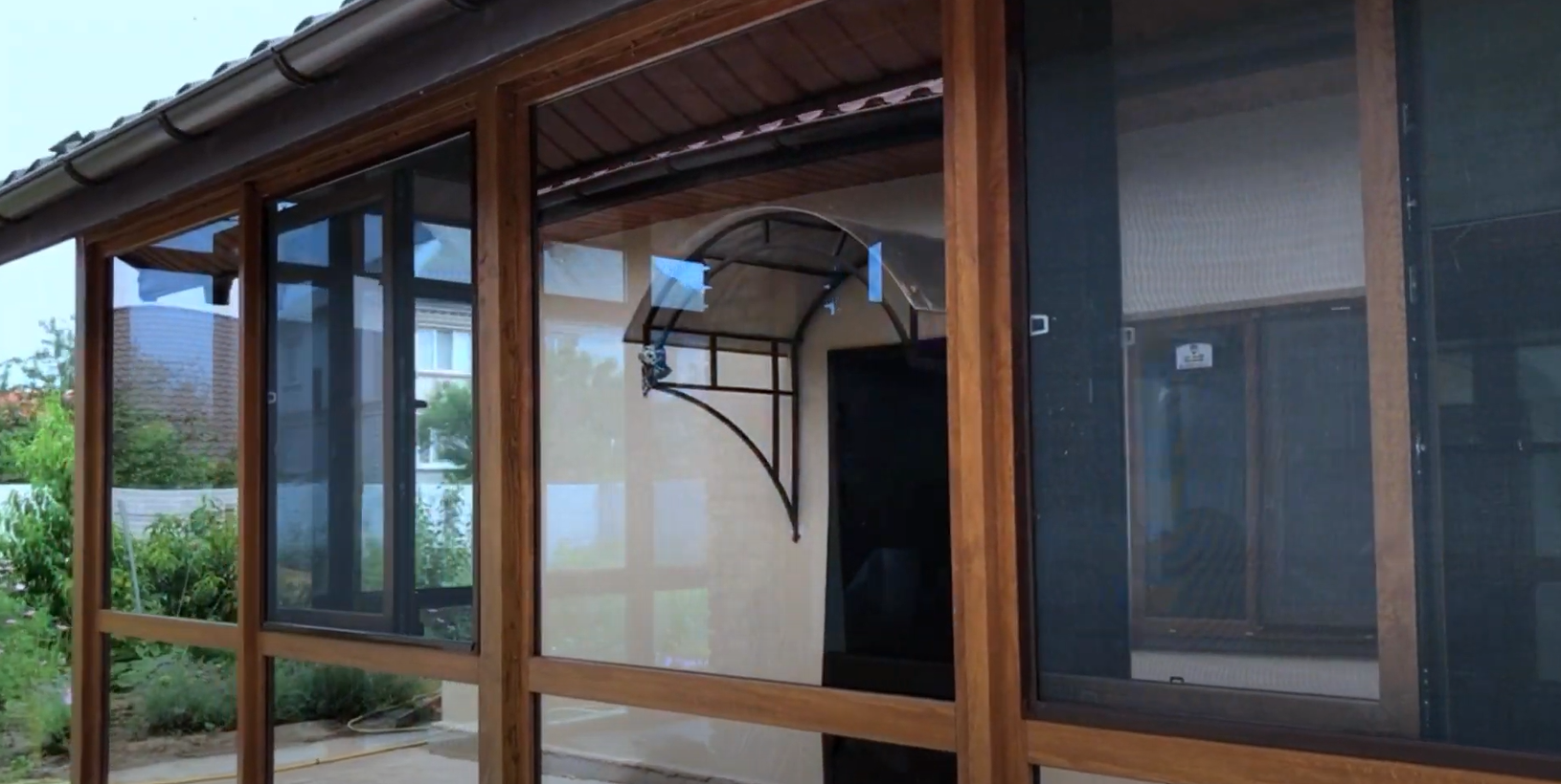 Раздвижное остекление террасы под ключ
